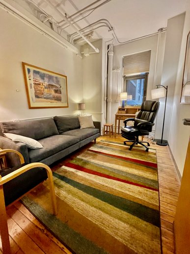 Union Square Therapy Office. Hardwood Floors, Large Window, Desk, Bright and Charming. 